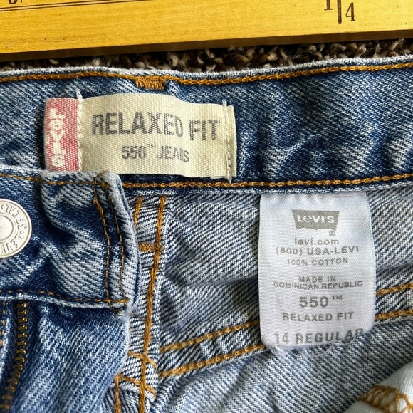 Levi's Relaxed Fit Blue Denim Jeans - Picture 2 of 4